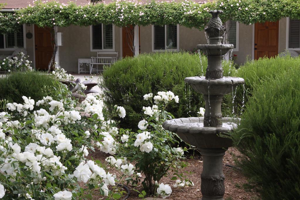 Meadowlark Inn โซลแวง ภายนอก รูปภาพ